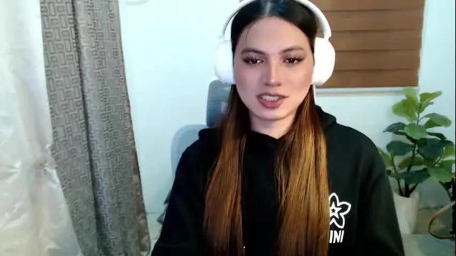 Image 8 of xxjulielovesyouxx Stream on Chaturbate on 1 month ago