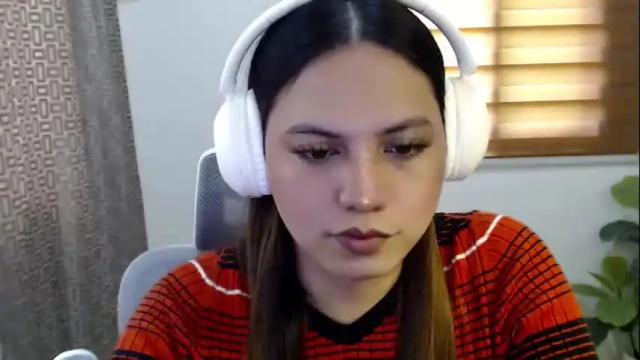 Image 12 of xxjulielovesyouxx Stream on Chaturbate on 1 month ago
