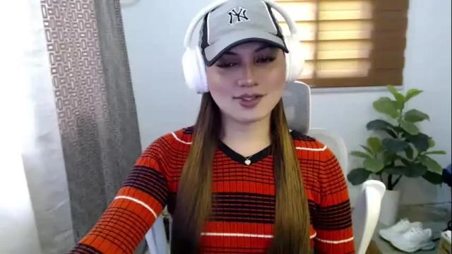 Image 2 of xxjulielovesyouxx Stream on Chaturbate on 1 month ago