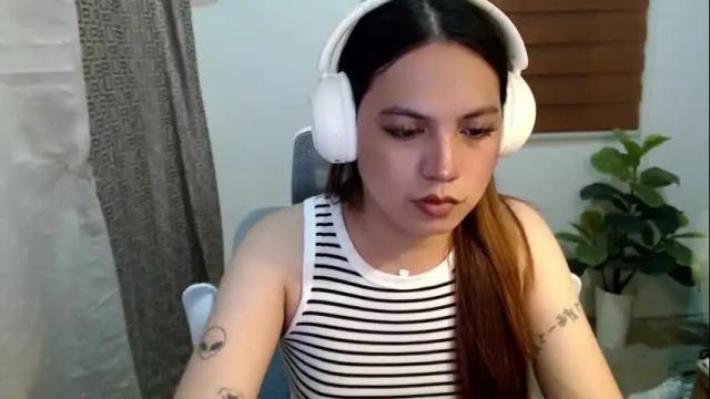 Image 2 of xxjulielovesyouxx Stream on Chaturbate on 1 month ago