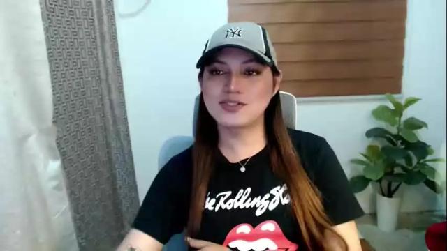 Image 4 of xxjulielovesyouxx Stream on Chaturbate on 1 month ago