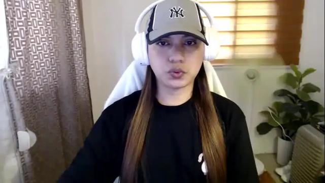 Image 10 of xxjulielovesyouxx Stream on Chaturbate on 13 days ago