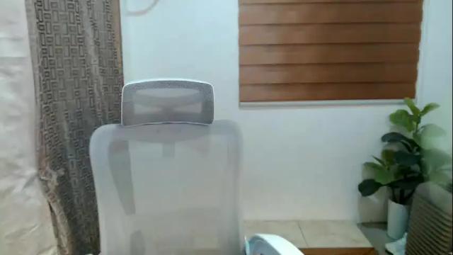 Image 4 of xxjulielovesyouxx Stream on Chaturbate on 12 days ago