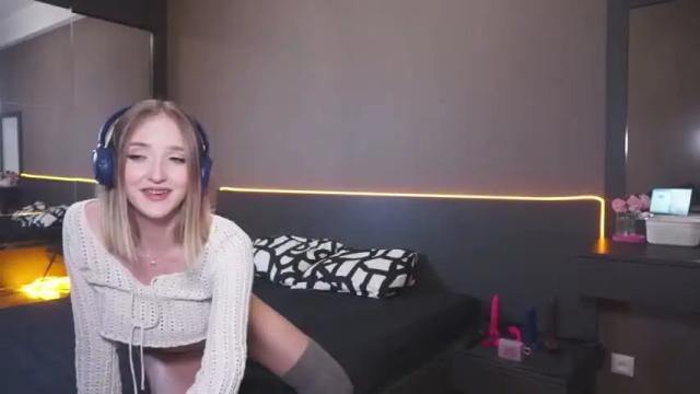 Image 12 of xxlika Stream on Chaturbate on 16 months ago