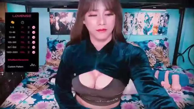 Image 2 of xxmissjuliaxx Stream on Chaturbate on 14 months ago