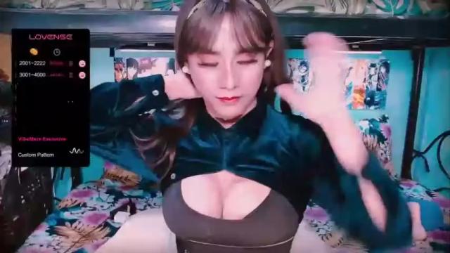 Image 7 of xxmissjuliaxx Stream on Chaturbate on 14 months ago