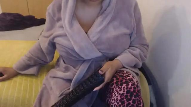 Image 2 of xxxbustybabe27x Stream on Chaturbate on 1 month ago