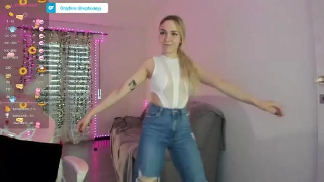 Image 2 of xxxhoneyxx Stream on Chaturbate on 13 months ago