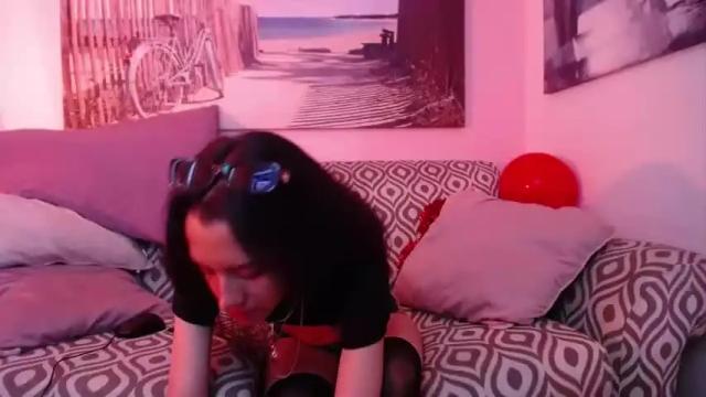Image 12 of xxyungirl Stream on Chaturbate on 19 months ago