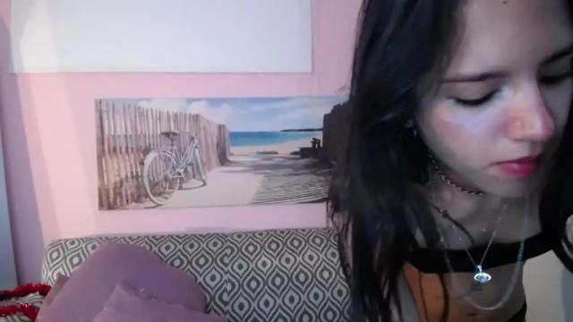 Image 2 of xxyungirl Stream on Chaturbate on 19 months ago