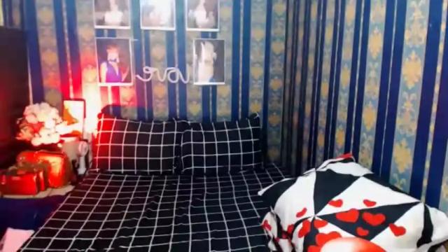 Image 3 of xzoeyhotyummyx Stream on Chaturbate on 20 months ago