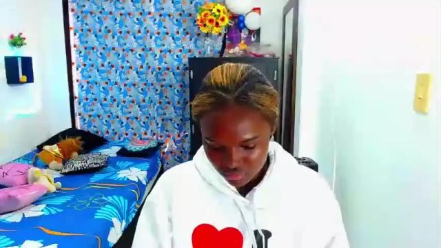 Image 3 of yadhi_deif Stream on Chaturbate on 18 months ago