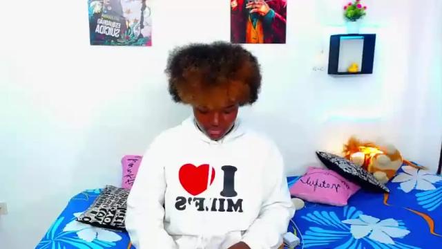 Image 8 of yadhi_deif Stream on Chaturbate on 18 months ago