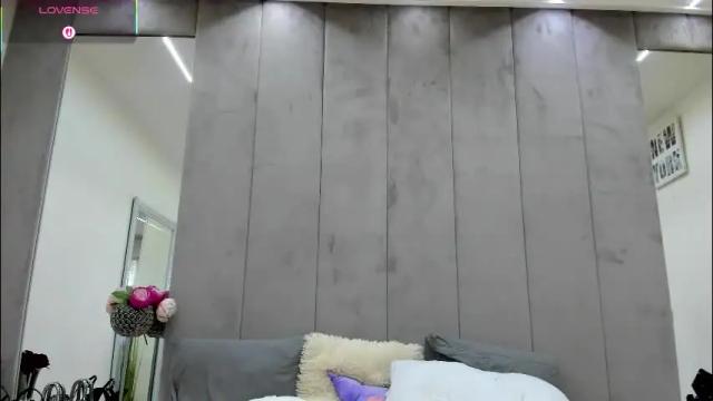 Image 4 of yana_miana Stream on Chaturbate on 2 months ago
