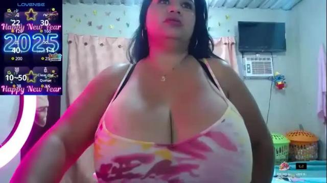 Image 4 of yasmin_bigtits Stream on Chaturbate on 1 month ago
