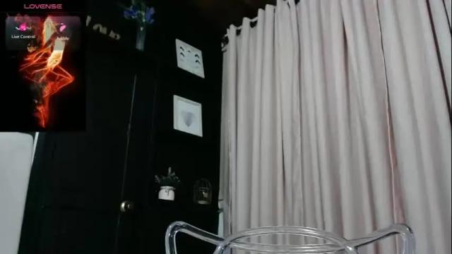 Image 6 of yasmin_bigtits Stream on Chaturbate on 28 days ago