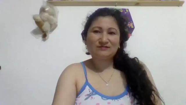 Image 2 of yasmin_hott Stream on Chaturbate on 21 months ago