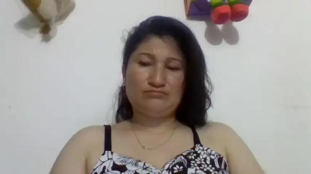 Image 2 of yasmin_hott Stream on Chaturbate on 21 months ago