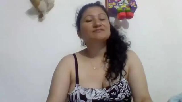 Image 6 of yasmin_hott Stream on Chaturbate on 21 months ago