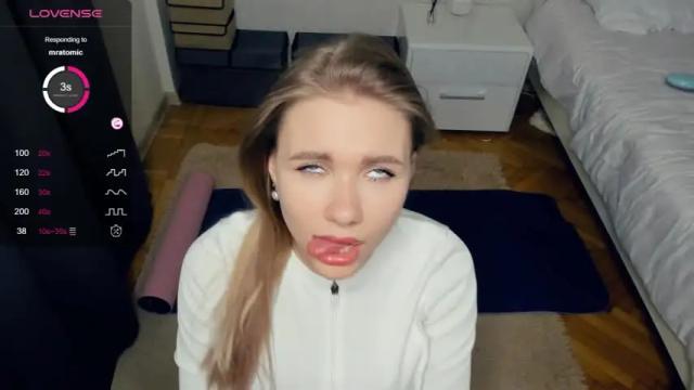 Image 7 of yasminaduncan Stream on Chaturbate on 15 months ago