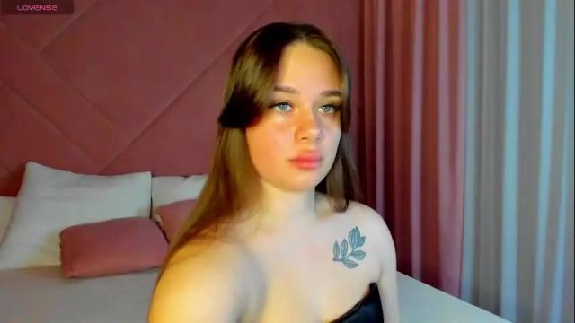Image 6 of yasmine_angelz Stream on Chaturbate on 2 months ago