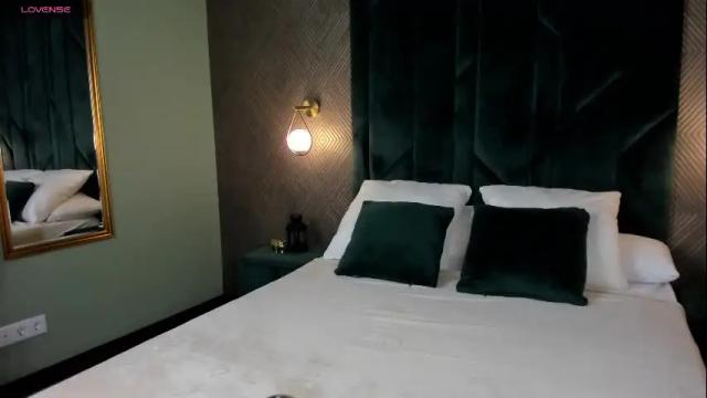 Image 3 of yasmine_angelz Stream on Chaturbate on 1 month ago