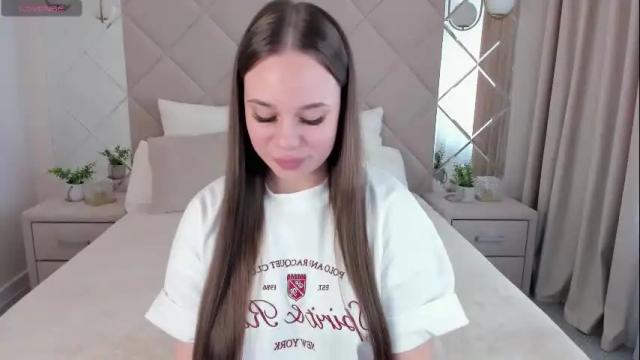 Image 2 of yasmine_angelz Stream on Chaturbate on 22 days ago