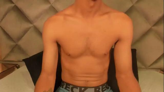 Image 2 of yayi_derek Stream on Chaturbate on 1 month ago