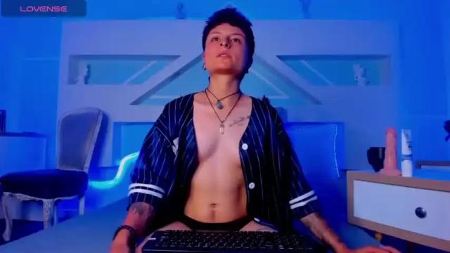 Image 3 of yelianparisi Stream on Chaturbate on 18 months ago