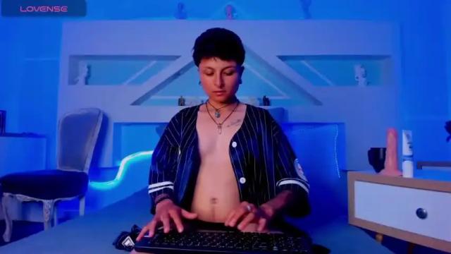 Image 4 of yelianparisi Stream on Chaturbate on 18 months ago