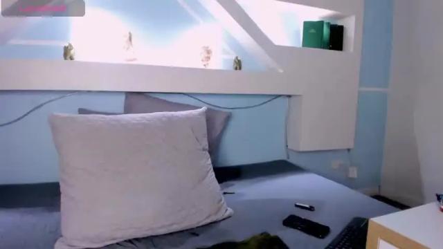 Image 4 of yelianparisi Stream on Chaturbate on 18 months ago