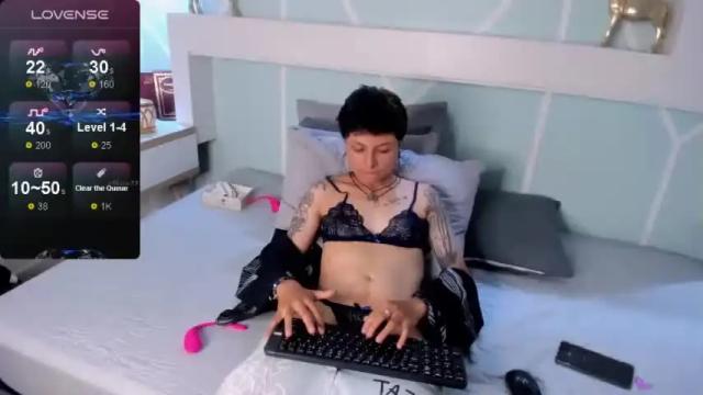 Image 10 of yelianparisi Stream on Chaturbate on 18 months ago
