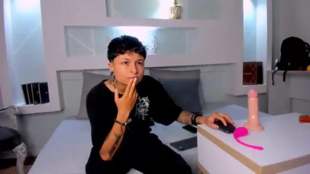 Image 2 of yelianparisi Stream on Chaturbate on 18 months ago