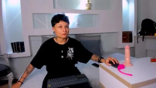 Image 3 of yelianparisi Stream on Chaturbate on 18 months ago