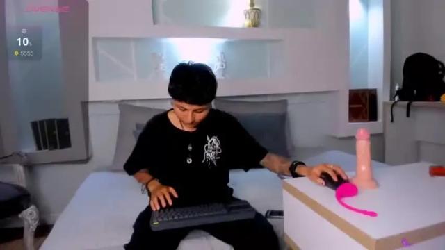 Image 7 of yelianparisi Stream on Chaturbate on 18 months ago