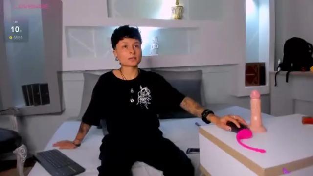 Image 8 of yelianparisi Stream on Chaturbate on 18 months ago