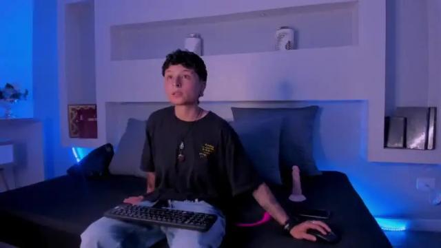 Image 11 of yelianparisi Stream on Chaturbate on 18 months ago