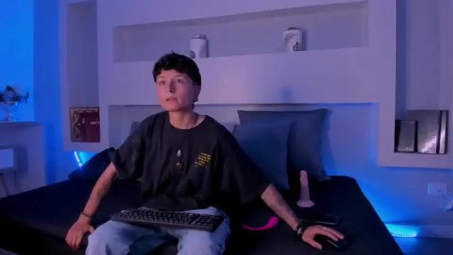 Image 12 of yelianparisi Stream on Chaturbate on 18 months ago