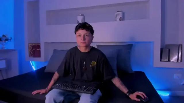 Image 3 of yelianparisi Stream on Chaturbate on 18 months ago