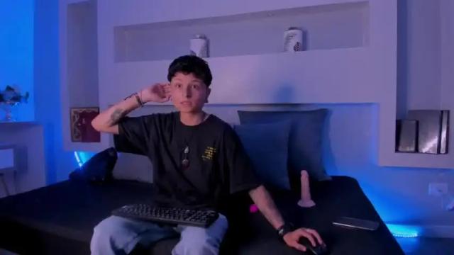 Image 6 of yelianparisi Stream on Chaturbate on 18 months ago