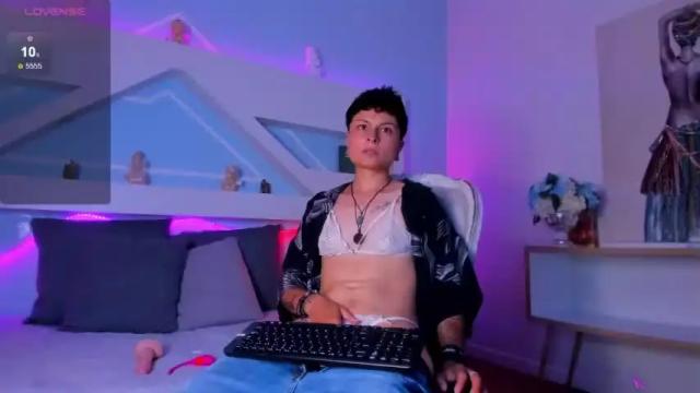 Image 3 of yelianparisi Stream on Chaturbate on 18 months ago