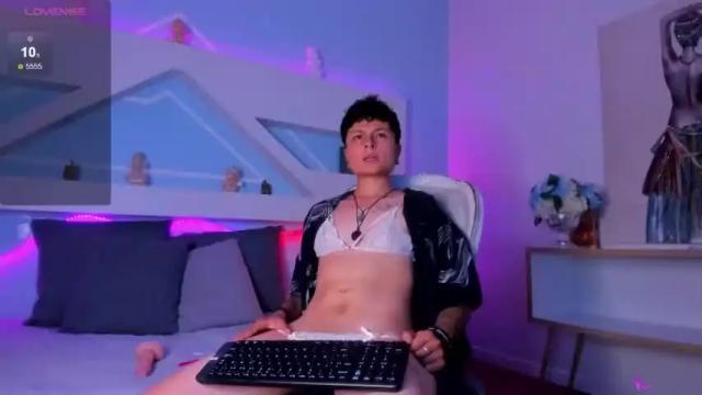Image 7 of yelianparisi Stream on Chaturbate on 18 months ago