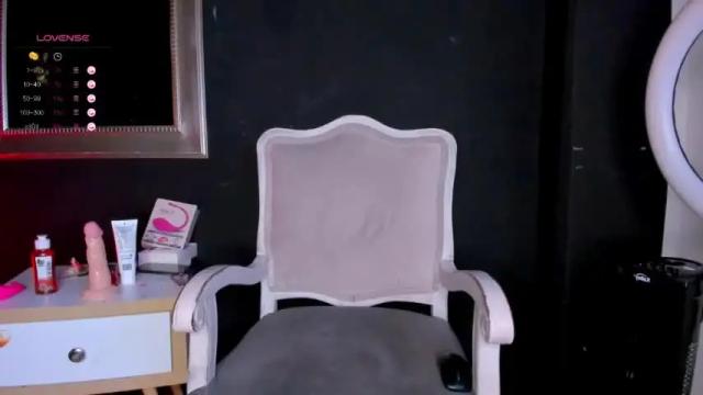 Image 12 of yelianparisi Stream on Chaturbate on 18 months ago