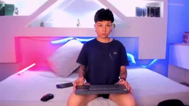 Image 3 of yelianparisi Stream on Chaturbate on 18 months ago