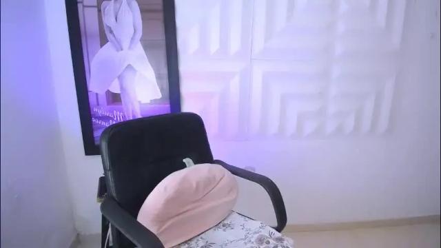 Image 2 of yemfairymcry Stream on Chaturbate on 23 days ago