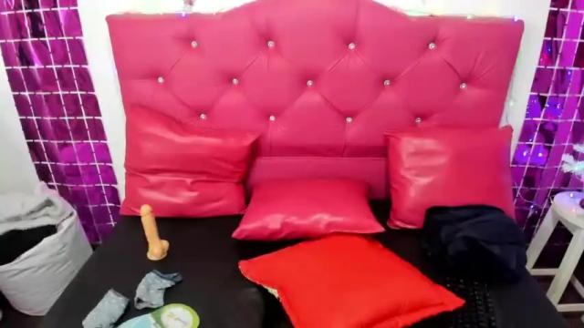 Image 3 of yeniffer_play Stream on Chaturbate on 17 months ago