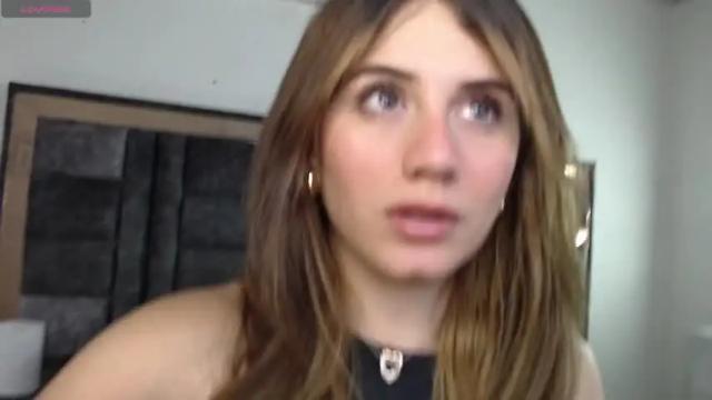 Image 2 of yenn_claros Stream on Chaturbate on 14 months ago