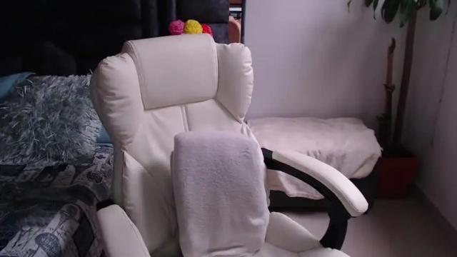 Image 10 of yenn_claros Stream on Chaturbate on 14 months ago