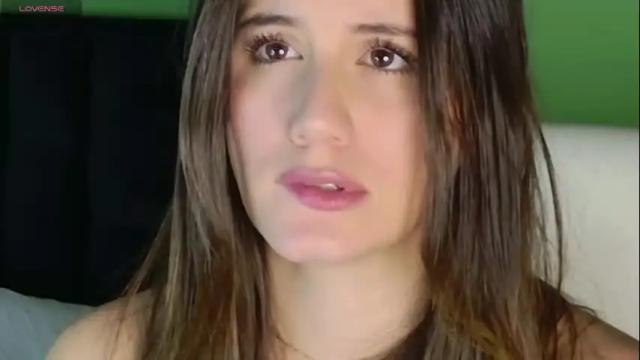 Image 2 of yenn_claros Stream on Chaturbate on 16 days ago