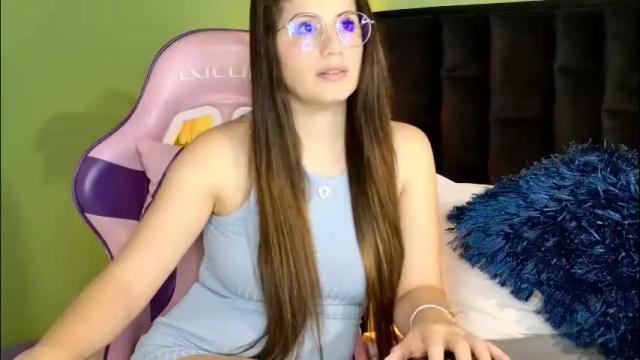 Image 2 of yenn_claros Stream on Chaturbate on 2 months ago